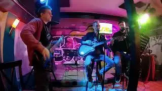 Trupa Cafea Amară   Tron &icirc;n Apuseni (live La Ingineri Bistro)