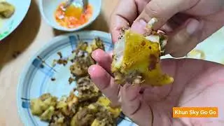ไก่บ้านต้มน้ำปลาคั่วกระเทียม น้ำจิ้มซีฟู้ด Thai food 