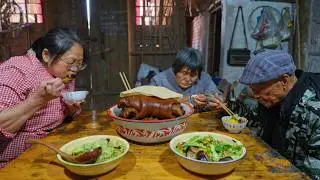 This Old-School Chinese Method Turns Pork Feet Into a Legendary Country Delicacy