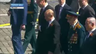 PUTIN protected 94 old  Veteran from his security. Putin and Benjamin Netanyahu in red square Moscow