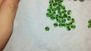 طريقه عمل ورقه شجر من الخرز  تابعوني علي الفيسبوك الربط بصندوق الوصف