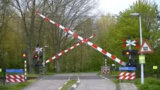 Spoorwegovergang Leiden Lammenschans // Dutch railroad crossing