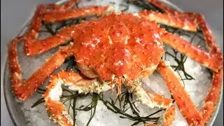 THE UP CLOSE OF THE ALASKAN KING CRAB LEGS!