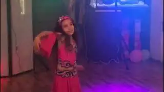 Debutul Yasminei la 5 anișori. Primul ei dans solo. Coregraf @ruxbelly