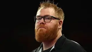 Darts star shows the middle finger mid-match moments before heartbreaking defeat