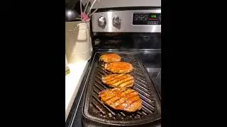 PADERNO Signature Cast-Iron Reversible Grill & Griddle video review by Kathleen