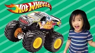 Twozies Baby Toys and Ellie Belly watch a CAR SHOW! Cars and Trucks go up and down the slides!