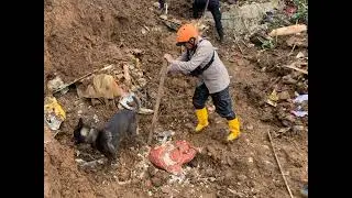Unit K9 Baharkam polri , Sardog , Basarnas dan unit K9 Polda Jabar evakuasi korban Longsor Cijendil
