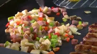 Grillight GrillMat demo.   The best GrilMat available.  Over 600 degrees F.