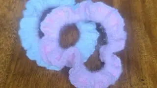 How to make a scrunchie with these east steps #lifestyle #crocheting #scrunchies #crochet 