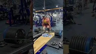 4 eyed G&euro;&euro;K SMASHES 850 lb trap bar deadlift #fitness #powerlifting #deadlifting