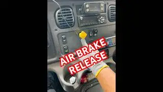 NON-CDL FREIGHTLINER BOX TRUCK: Air Brake & Suspension Height release! #automobile #trucking