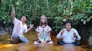 Maestros Felipe and Segundo singing Ayahuasca icaros for a passenger