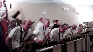 ii-v-i orchestra plays cute