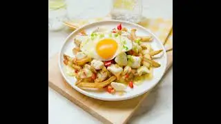 Poutine aux l&eacute;gumes, sauce hollandaise