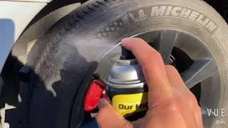 Soaking wet-look glossy tire shine Meguiars ultimate insane shine