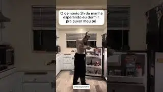 O dem&ocirc;nio 3h da manh&atilde; esperando eu dormir pra puxar meu P&eacute; 🦶🙆🏻&zwj;♂️