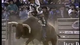Michael Gaffney rides Little Yellow Jacket | 2004 PBR World Finals