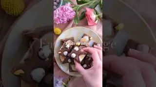 Mini egg & creme egg fudge 🐥 #easter #nobakedessert #fudgerecipe #minieggs
