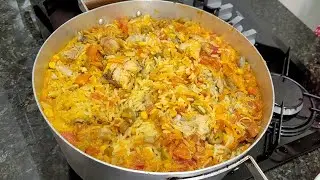 MINHA IRMA ME ENSINOU A MELHOR GALINHADA MINEIRA!!  ARROZ SOLTINHO!! TODOS AMAM NÃO SOBRA NADA!!