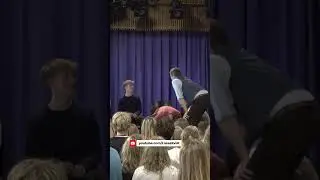 Hypnotiseret og falder af stolen - hypnoseshow p&aring; &Aring;rhus Efterskole #hypnose  #comedy #standup #funny