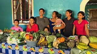 Dos Mesas Llenas de Comida Pa' la Familia de Nelson