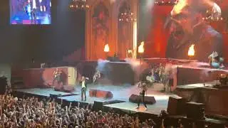 Janick Gers drops guitar
