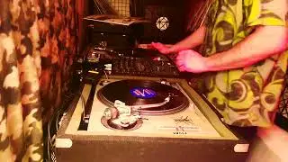 DrGiggles acid and acid house set Live Vinyl DJ Mix on turntables video Krutoid