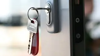 keys on door and open - Sound Effect