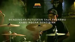 MEGATRUH SOUNDSYSTEM X WIPTIETA - REGGAE RADIO ( OFFICIAL LYRIC VIDEO LIVE FOOTAGE )