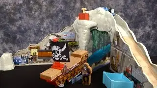 Thomas & Friends Wooden Railway Pirate Cove Discovery Set from Fisher-Price