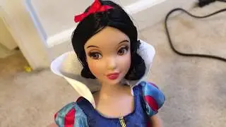 Disney Store Snow White doll w/ Bird