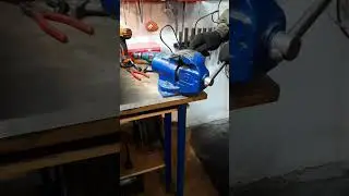An easy and quick way to straighten metal wire.