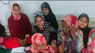 মক্তবের। শিক্ষা  কম টাকায় খেলে অধেক বাদ যাই
