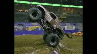 Monster Mutt Junkyard Dog Theme Song (Mid Monster Jam 2016 Edit/Extended)