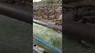 The Narmada river flows to the west💙