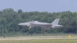 Watch F/A-18 Super Hornet Jet Taxi Takeoff Dirty Roll #aviation #aviationlovers #jets #thunderovermi