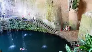 Cenote Ik-Kil, Yucat&aacute;n, Mexico. 4K