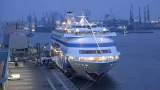 AIDAcara and AIDAprima depart Hamburg with fireworks |4K