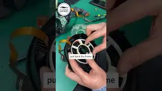 The steering system clock spring of the McLaren 570S is damaged