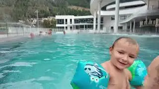 Afară frig, în piscină cald ca vara! 💦 O zi de relaxare în familie ☀️