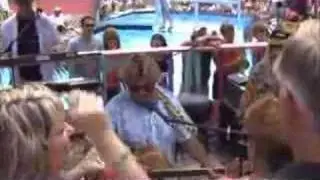 Barefoot Man Nipper's 2006