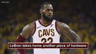He promised: LeBron James is the AP's male athlete of 2018