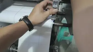 4 How to Adjust& Set Web Guiding Sensor on JPS-320ZD Label Zigzag Foldng Machine ( Offline Machine )