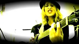 Mona Moon en: 