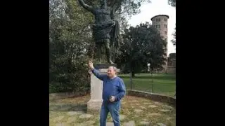PUSILLANIME=UOMO ARMATO; MAGNANIMO= NON VIOLENTO