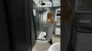 😱Примерила душевую кабину прямо в магазине! Куда смотрит администрация? #short #blumart #сантехника
