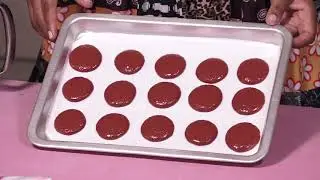 Red Velvet macarons