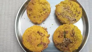 बेसन और सूजी से बना चटपटा नाश्ता |