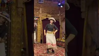 The beautiful Tibetan girl dances very well; she's been called the Tibetan Song Hye-kyo.藏族宋慧乔